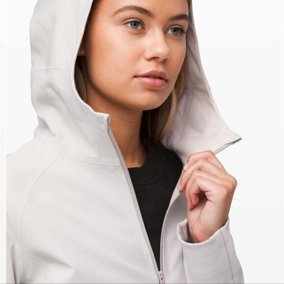 Lululemon Glyde Along Softshell Jacket Coat in chrome size 2 - Picture 5 of 16